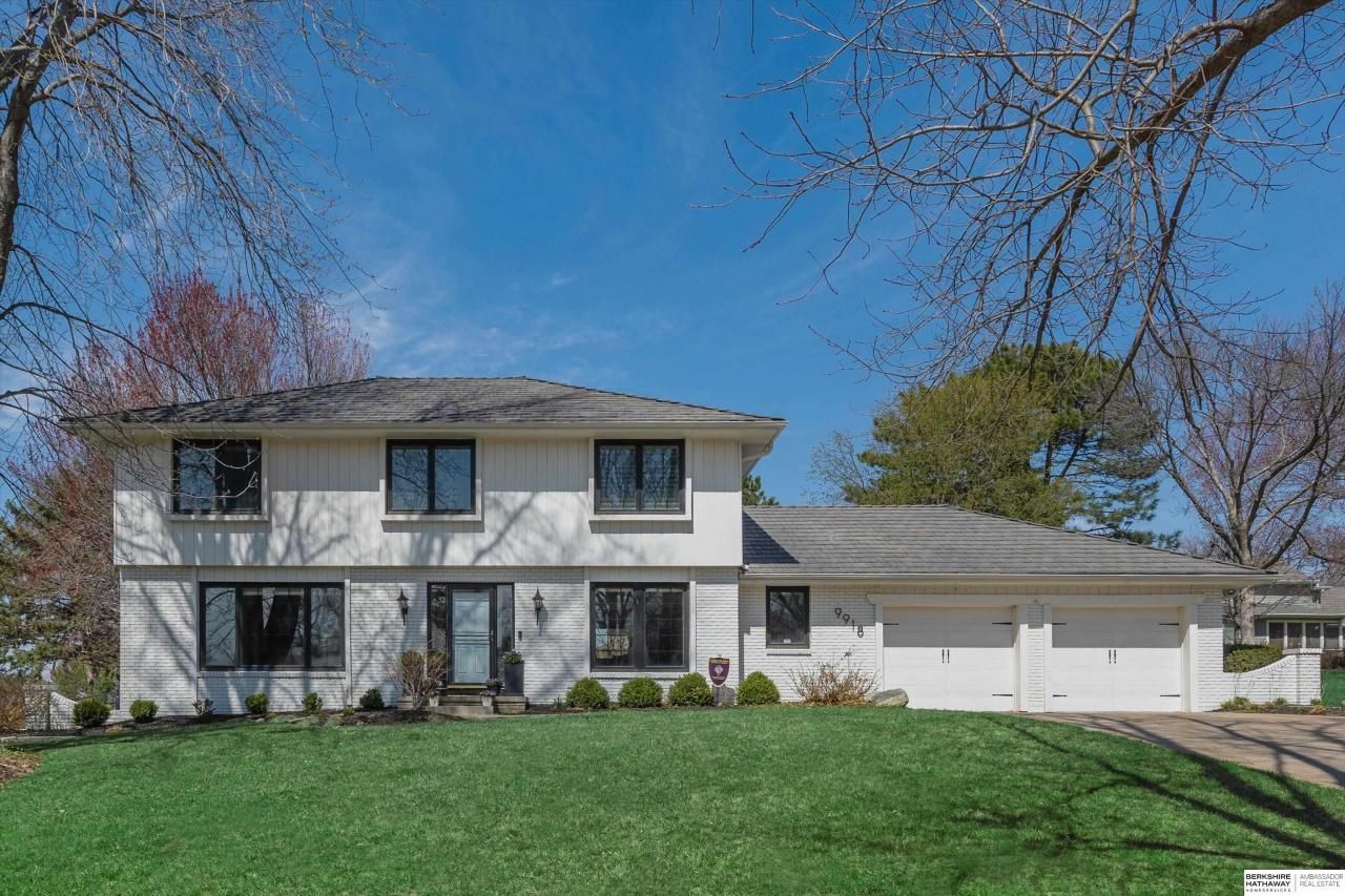 9918 Harney Parkway N, Omaha, NE 68114
