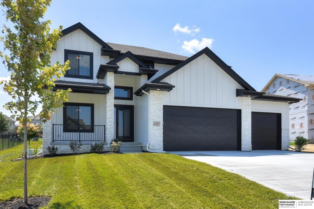 19009 Riviera Drive , Omaha, NE 68136