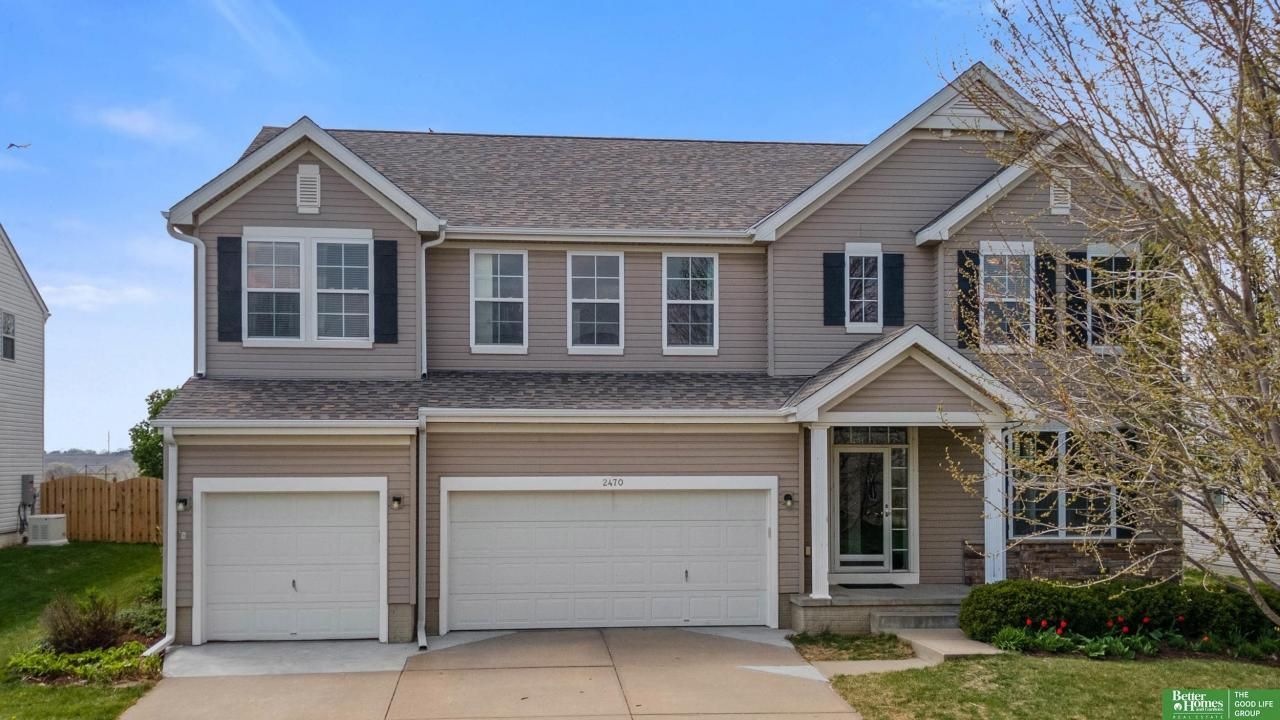 2470 Sand Hills Drive , Papillion, NE 68046