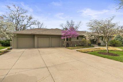 8739 Woolworth Avenue , Omaha, NE 68124