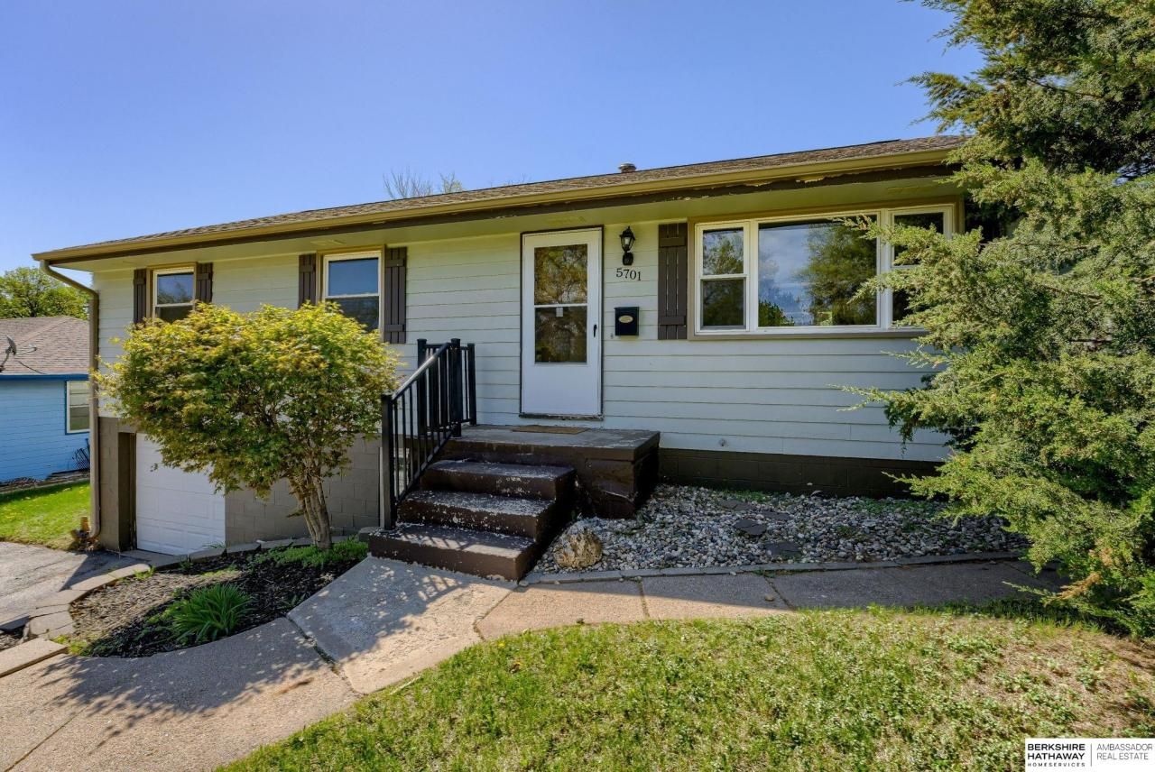 5701 Grand Avenue , Omaha, NE 68104