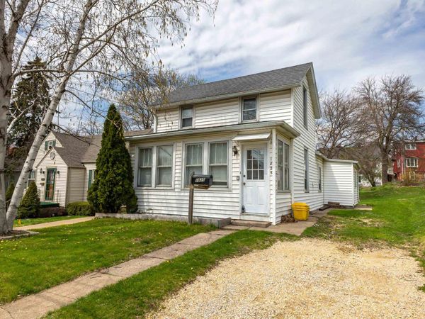 1825 Bennett Street, Dubuque, IA 52001