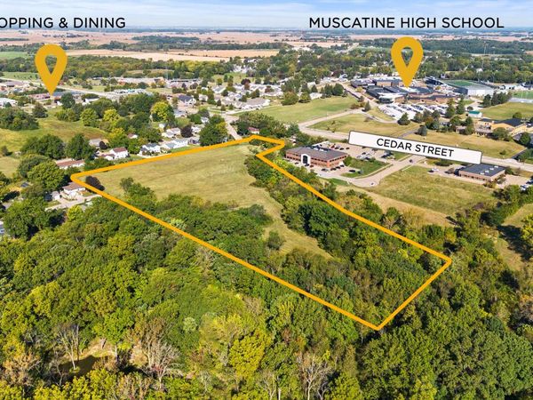 CLARABECK LN, Muscatine, IA 52761