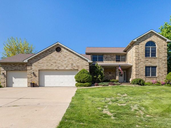 2877 Castle Woods Lane, Dubuque, IA 52001