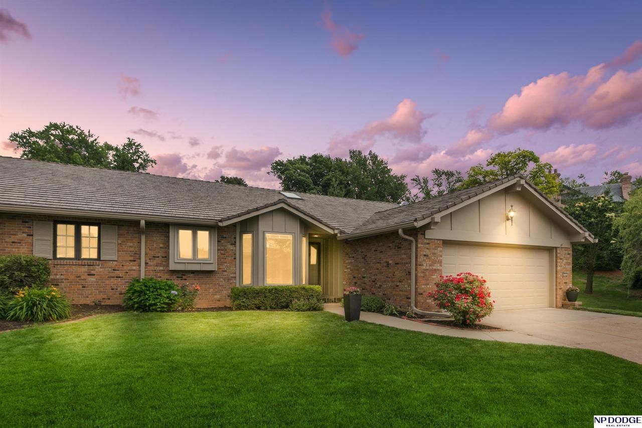 9962 Fieldcrest Drive , Omaha, NE 68114