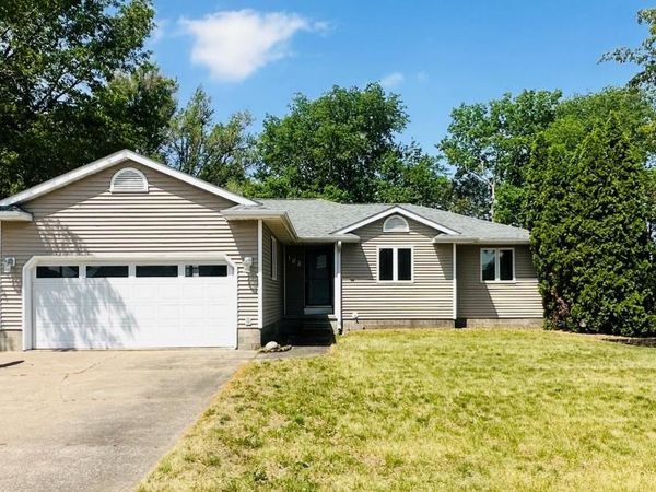 122 CEDAR ST, Fruitland, IA 52749