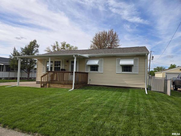2736 W LAUREL Street, Davenport, IA 52804