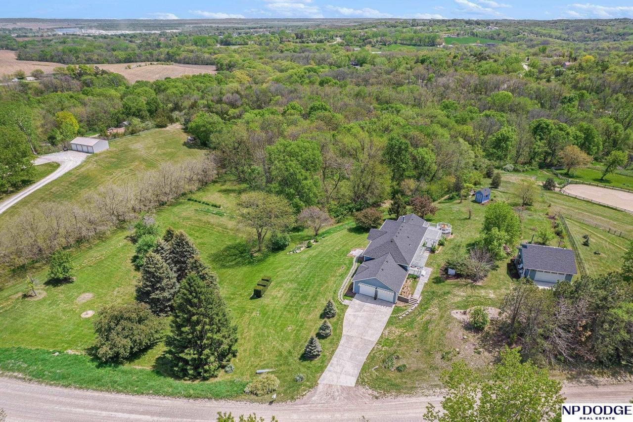 6530 North Ridge Road , Fort Calhoun, NE 68023