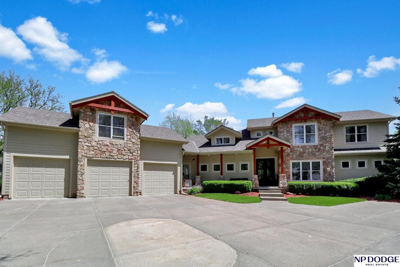 1021 S 211 Street , Elkhorn, NE 68022