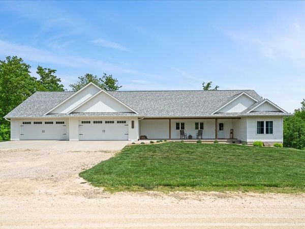 21104 Rebel Drive , Anamosa, IA 52205