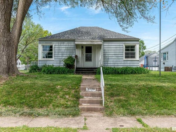 2238 W LOMBARD Street, Davenport, IA 52804