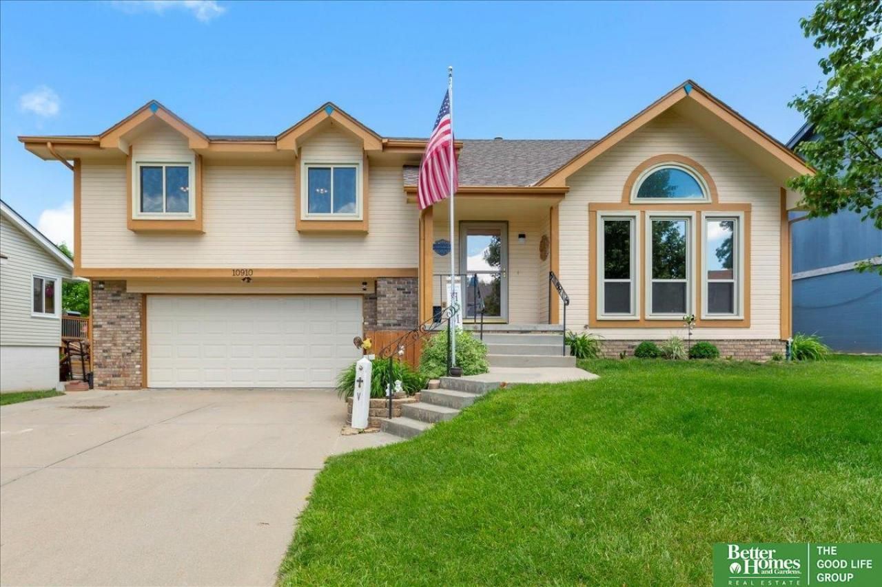 10910 Bauman Avenue , Omaha, NE 68164