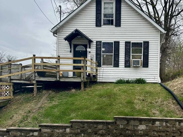 911 Wells Street, Burlington, IA 52601