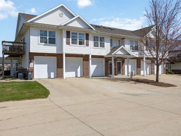 4604 1st Avenue NW, Unit E, Cedar Rapids, IA 52405