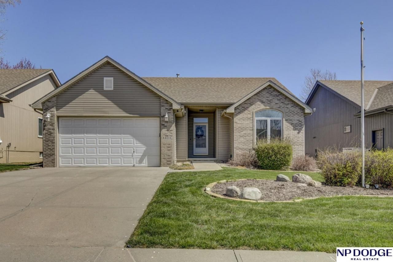 8803 S 100 Street , La Vista, NE 68128