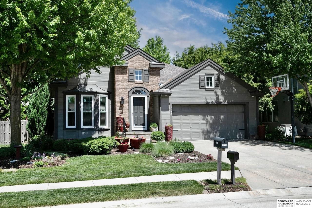 18702 Mason Street , Omaha, NE 68022