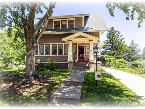 924 BROWN Street, Bettendorf, IA 52722