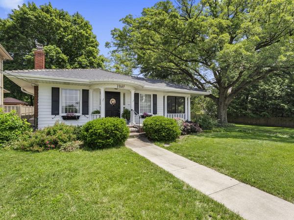 2007 MULBERRY AVE, Muscatine, IA 52761