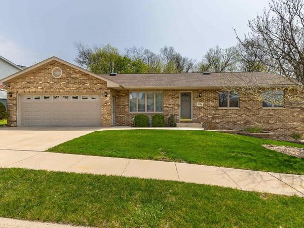 3524 Eclipse Circle, Dubuque, IA 52003