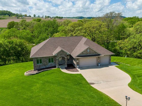 9219 Nicholas Court, Dubuque, IA 52003