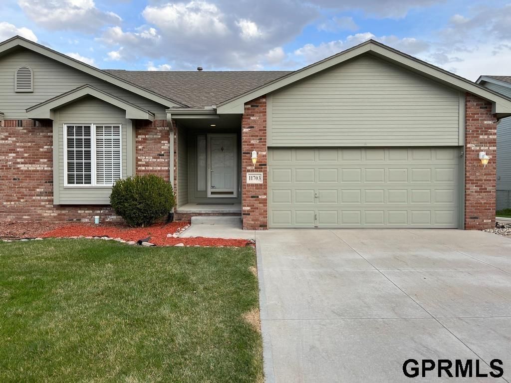 11703 Lakeview Drive , Papillion, NE 68133