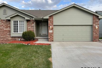 11703 Lakeview Drive , Papillion, NE 68133