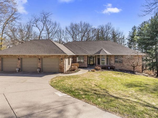 324 EAGLE RIDGE RD, Muscatine, IA 52761