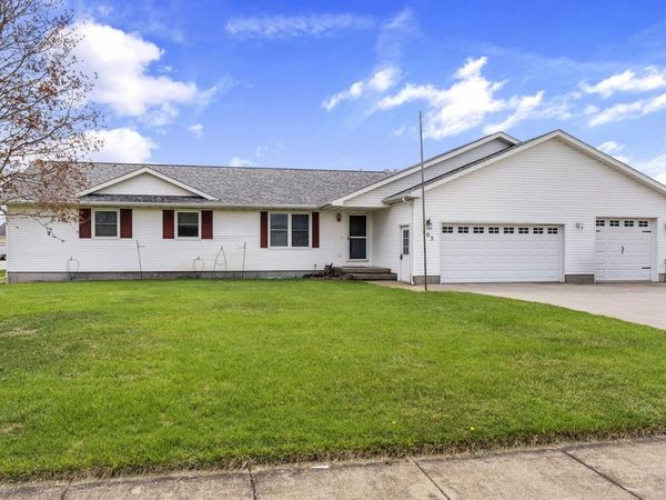 203 MEADOW VIEW LN, Fruitland, IA 52749