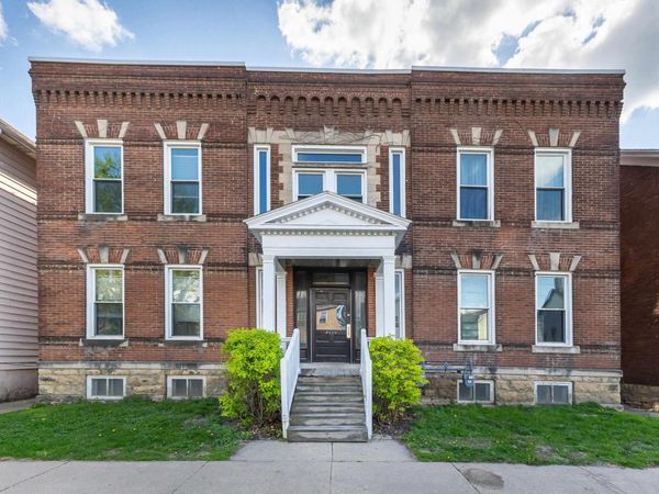 2109 Jackson Street, Dubuque, IA 52001