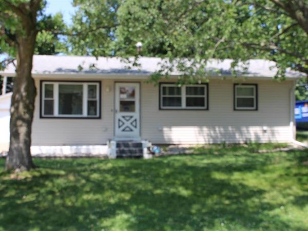 6710 RIDGE Drive, Davenport, IA 52806