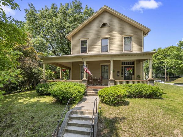 617 E 9TH ST, Muscatine, IA 52761