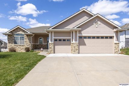8618 S 101 Street , La Vista, NE 68128