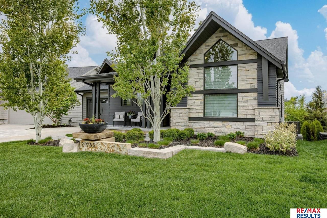 21965 Brookside Avenue , Elkhorn, NE 68022