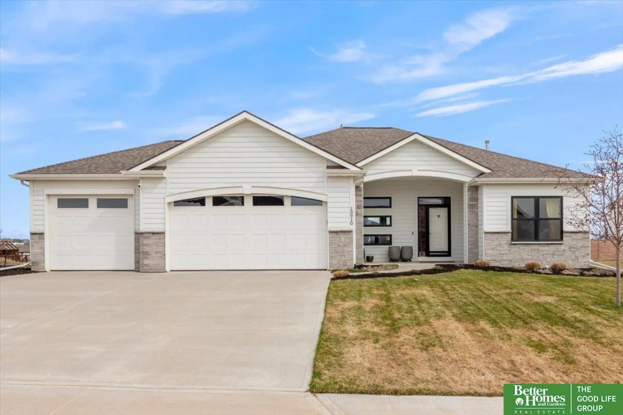 10910 Ranch Drive , Papillion, NE 68046