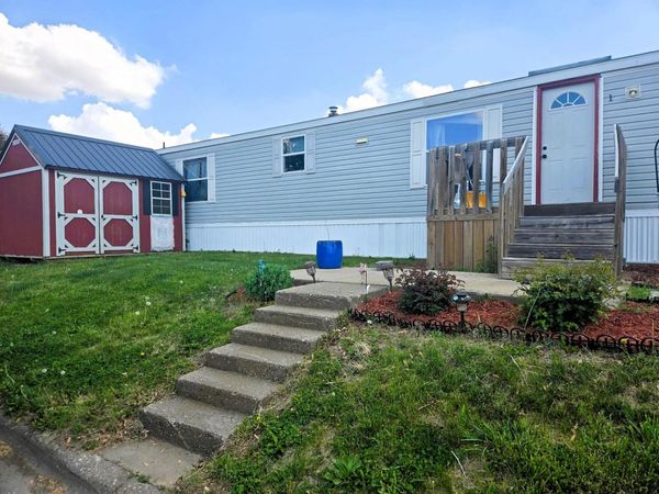 1 JODY DR, Muscatine, IA 52761