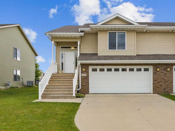 1375 Whipple Ct, North Liberty, IA 52317