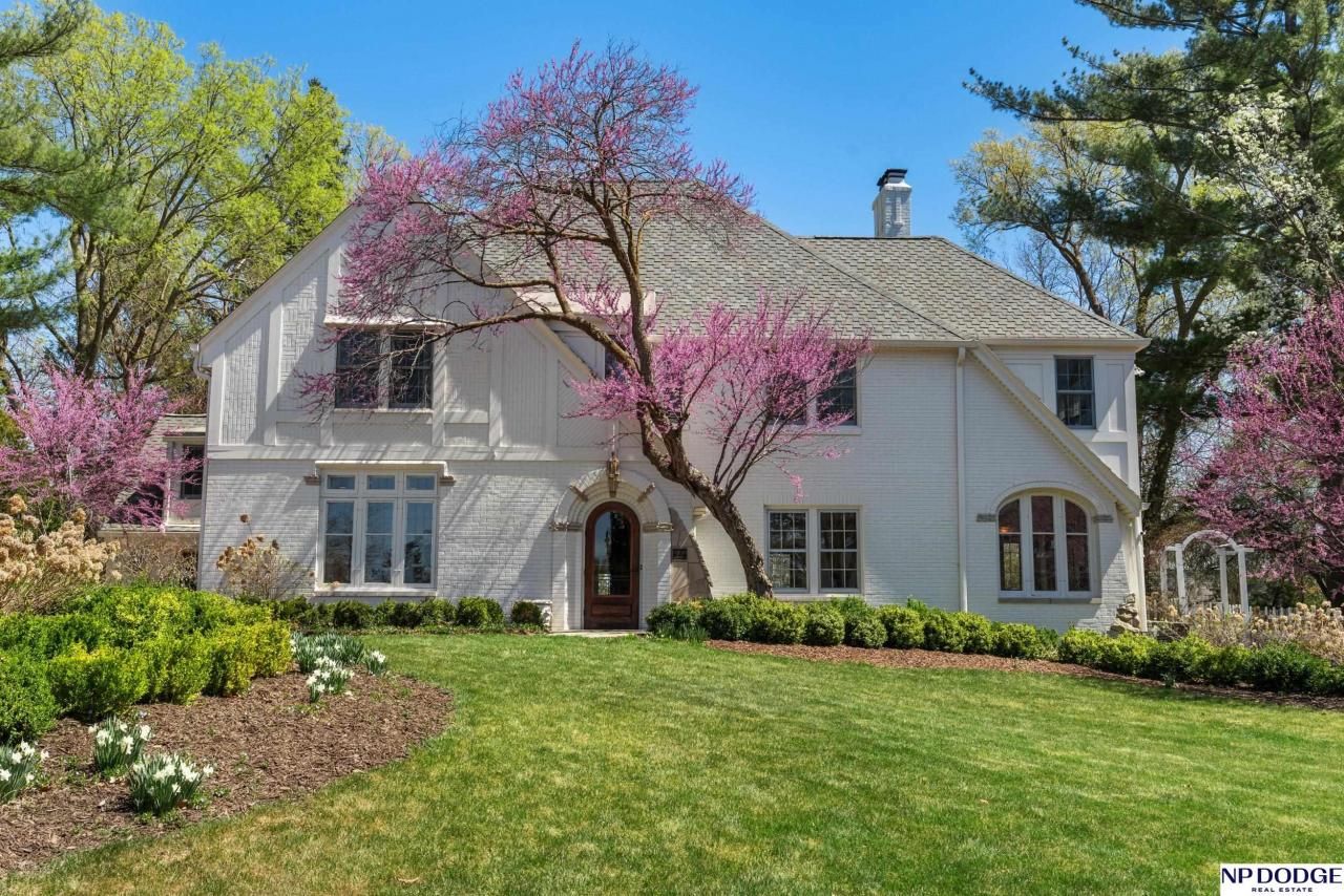 423 Fairacres Road , Omaha, NE 68132