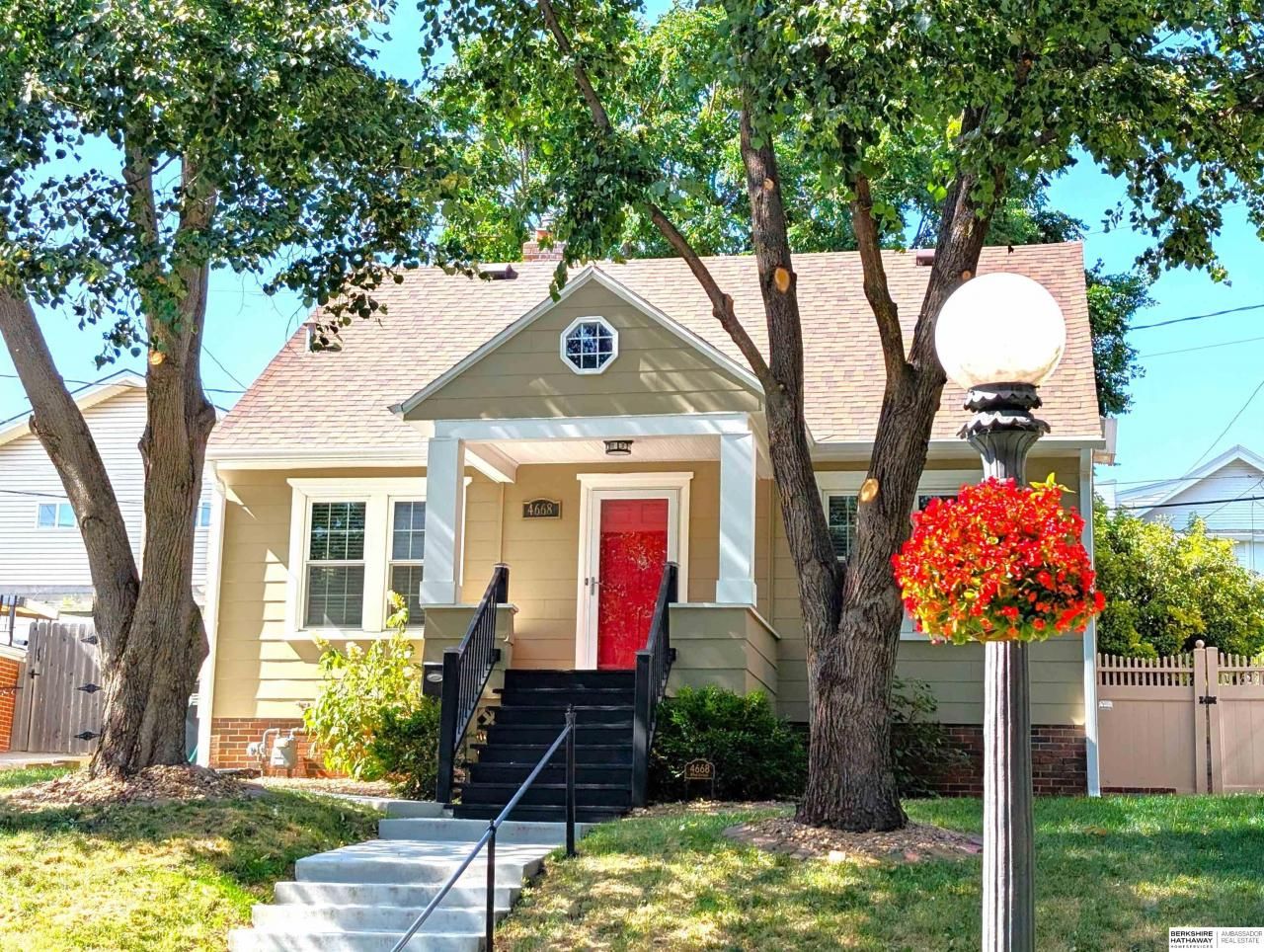 4668 Pine Street , Omaha, NE 68106