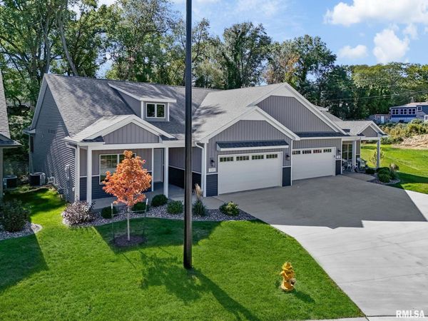 1323 Heights Court, Bettendorf, IA 52722