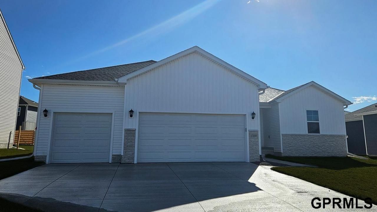 12305 S 204th Avenue, Gretna, NE 68028