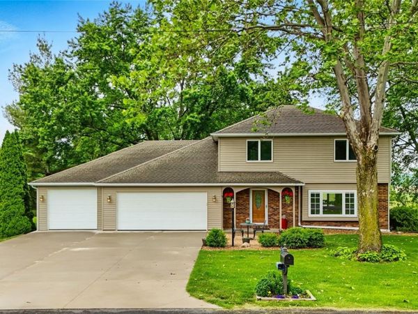 7 Rapid Creek Dr NE , Iowa City, IA 52240