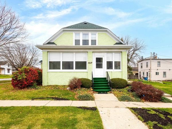 218 S HENRY Street, Walcott, IA 52773