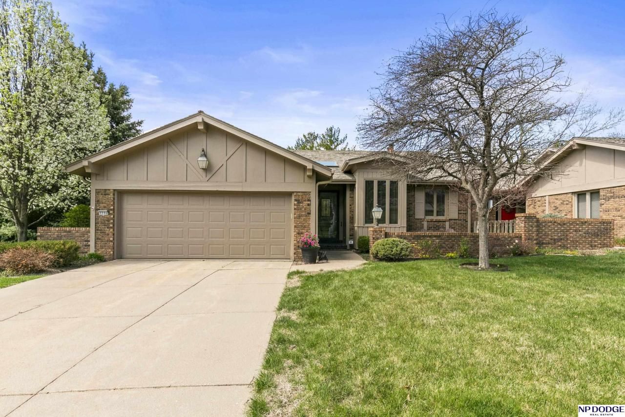 9996 Fieldcrest Drive, Omaha, NE 68114