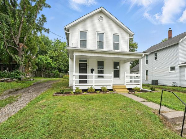 1017 CEDAR ST, Muscatine, IA 52761