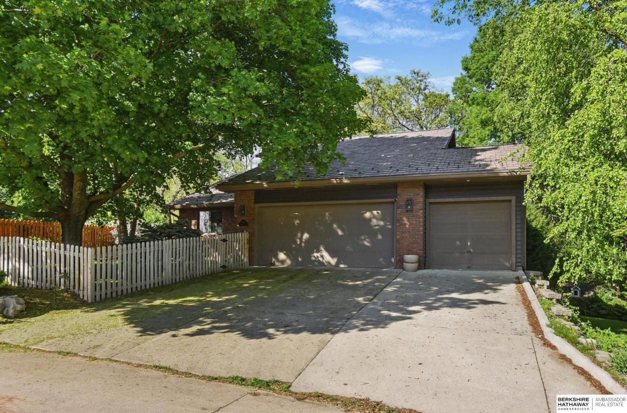 808 Ironwood Court, Council Bluffs, IA 51503