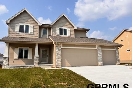 11020 Bearcreek Drive, Papillion, NE 68046