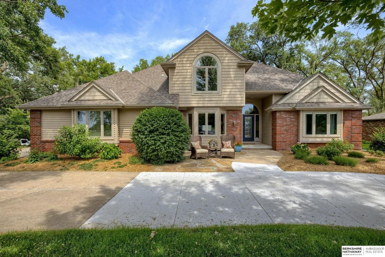285 Skyline Drive, Elkhorn, NE 68022