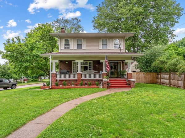 1100 OAKLAND DR, Muscatine, IA 52761