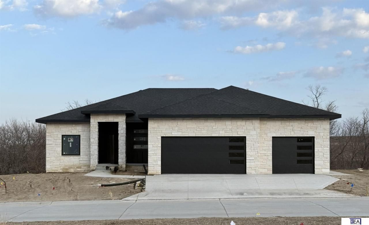 609 Valley Road, Papillion, NE 68046