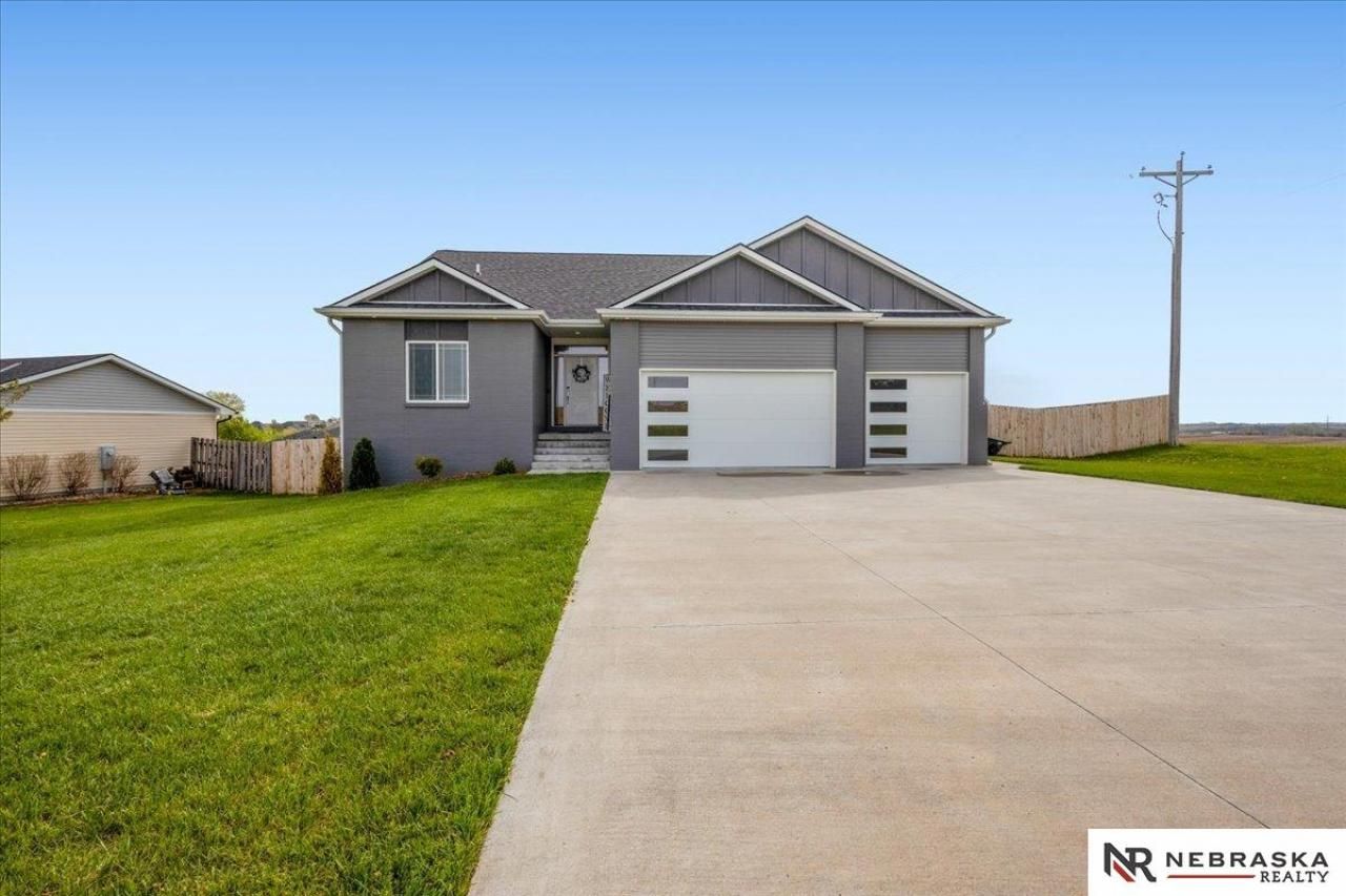 708 Sunset Boulevard, Palmyra, NE 68418